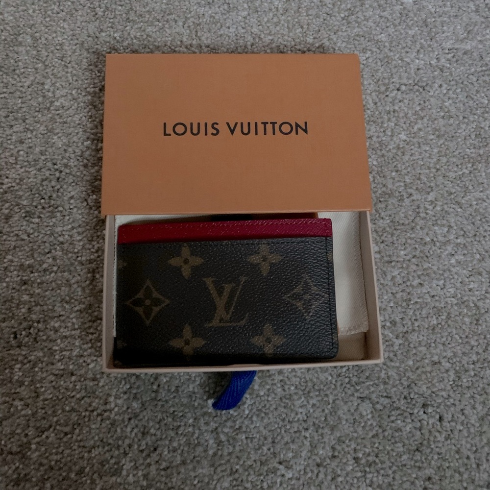 LV cardholder